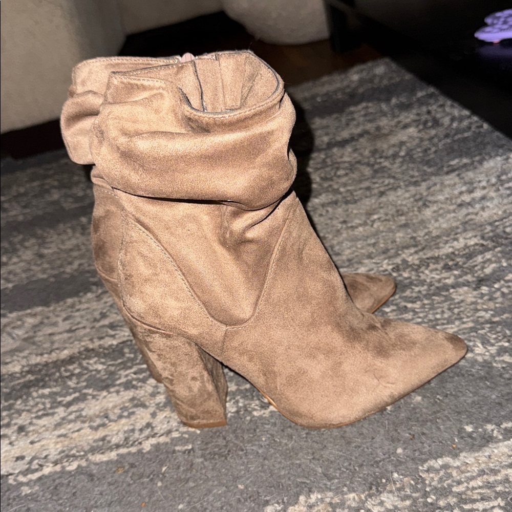 Elegant Collection Brown Suede Ankle Boots (Size:6)
